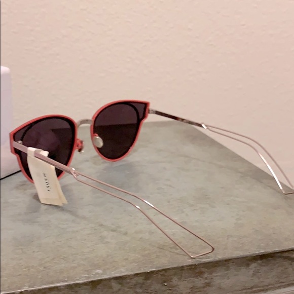 ❤️🤍Dior Sunglasses - Picture 2 of 4